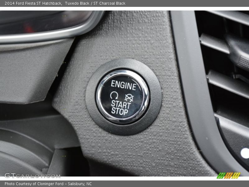 Controls of 2014 Fiesta ST Hatchback