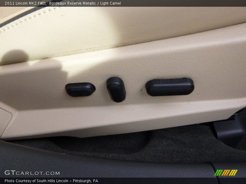 Bordeaux Reserve Metallic / Light Camel 2011 Lincoln MKZ FWD