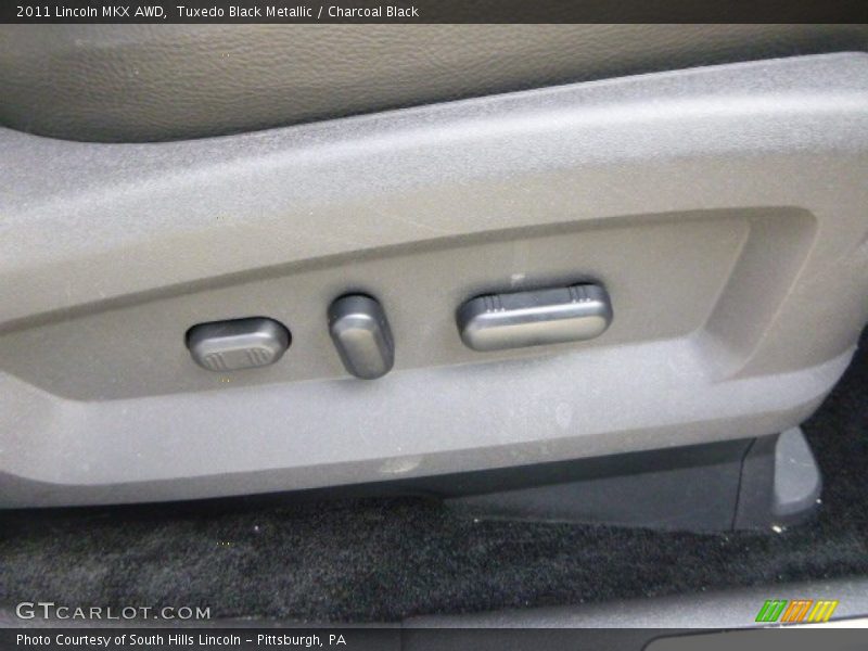 Tuxedo Black Metallic / Charcoal Black 2011 Lincoln MKX AWD