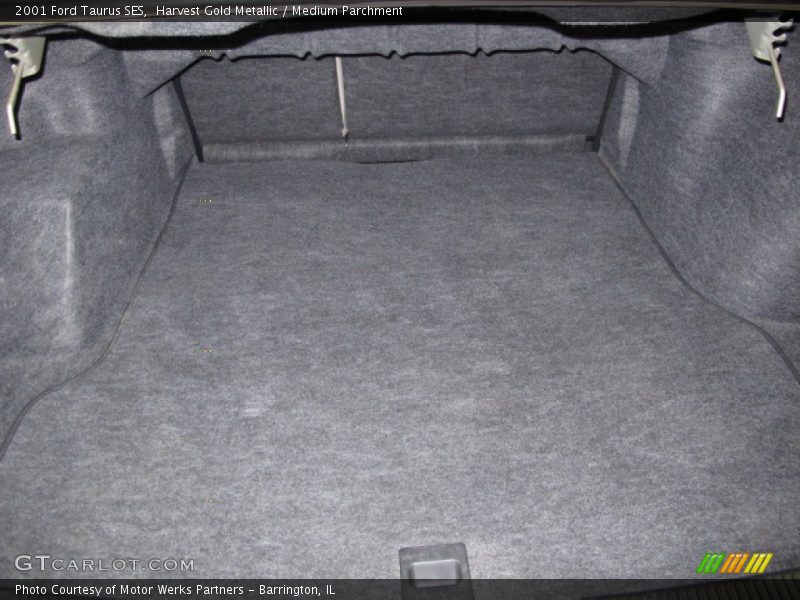 Harvest Gold Metallic / Medium Parchment 2001 Ford Taurus SES