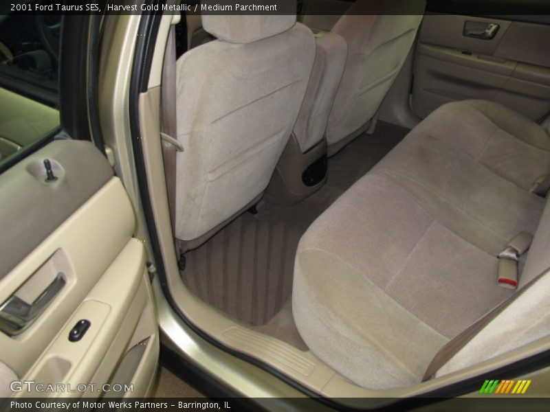 Harvest Gold Metallic / Medium Parchment 2001 Ford Taurus SES
