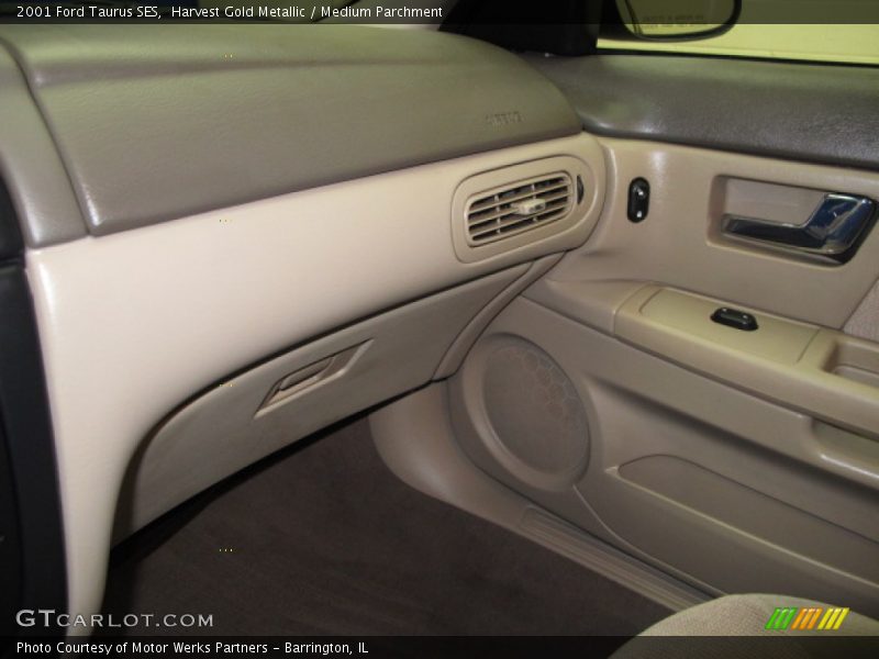 Harvest Gold Metallic / Medium Parchment 2001 Ford Taurus SES