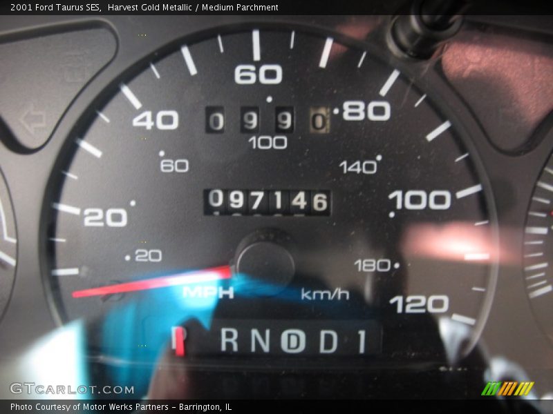 Harvest Gold Metallic / Medium Parchment 2001 Ford Taurus SES