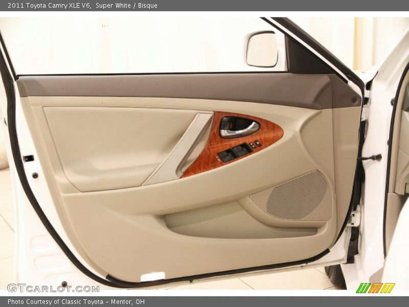 Super White / Bisque 2011 Toyota Camry XLE V6
