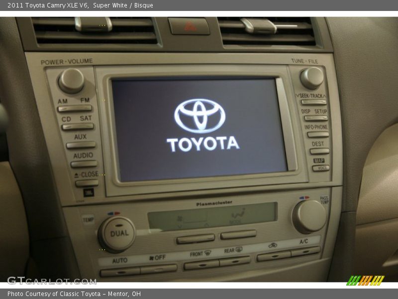 Super White / Bisque 2011 Toyota Camry XLE V6