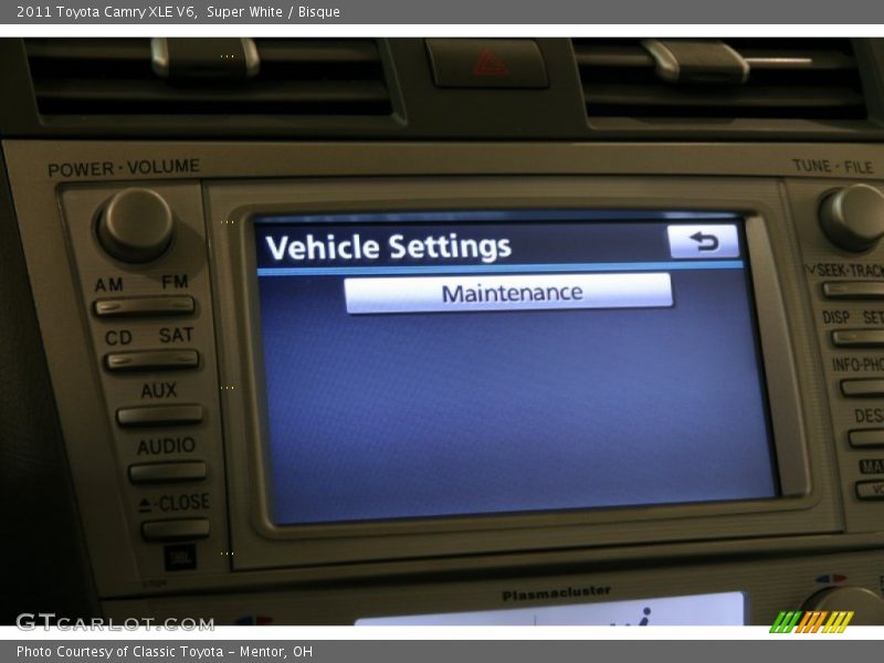 Super White / Bisque 2011 Toyota Camry XLE V6