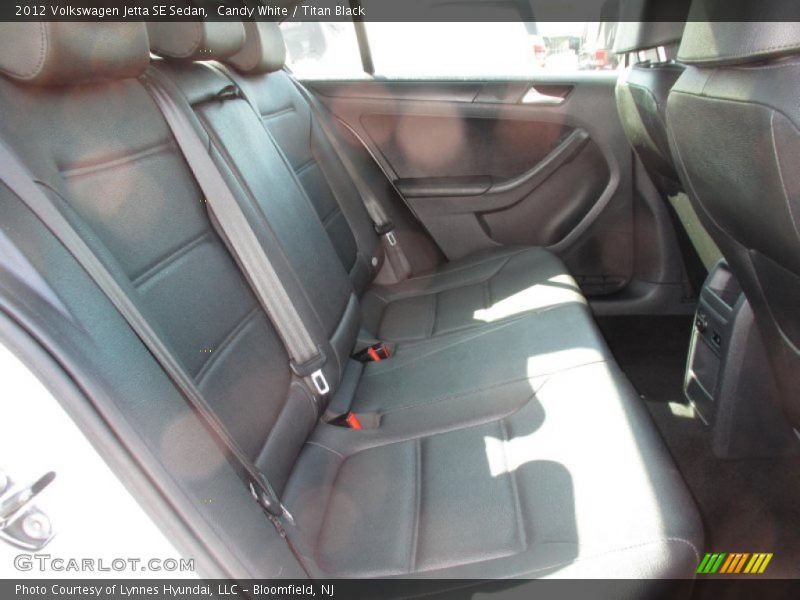 Candy White / Titan Black 2012 Volkswagen Jetta SE Sedan