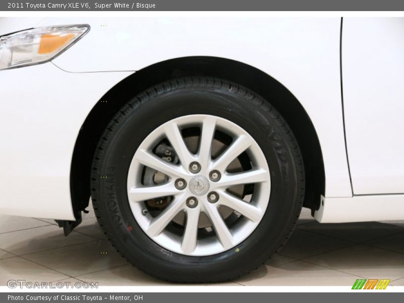 Super White / Bisque 2011 Toyota Camry XLE V6