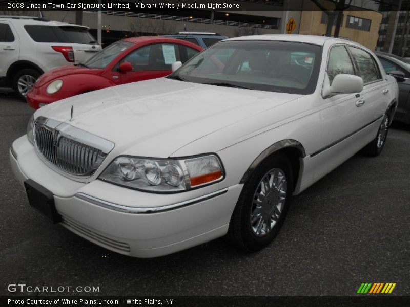 Vibrant White / Medium Light Stone 2008 Lincoln Town Car Signature Limited