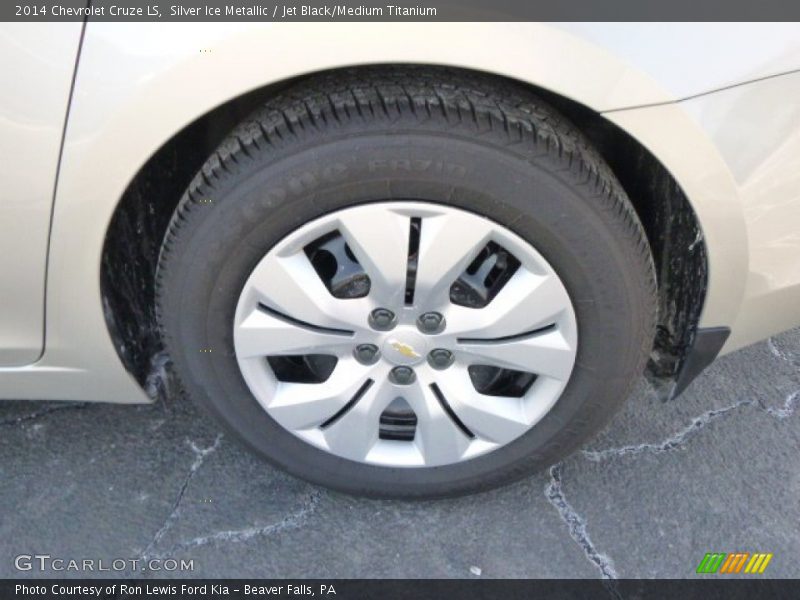 Silver Ice Metallic / Jet Black/Medium Titanium 2014 Chevrolet Cruze LS