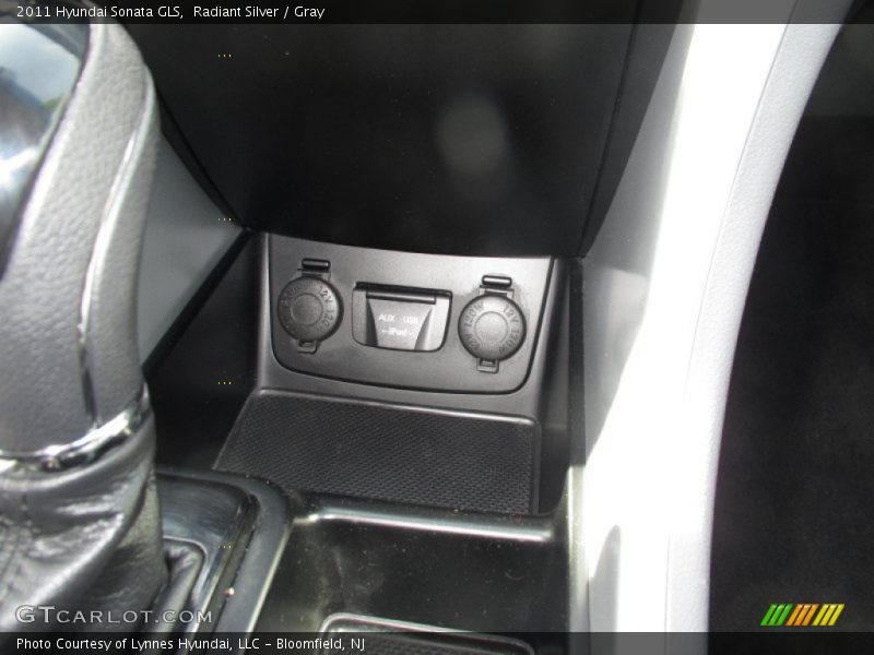 Radiant Silver / Gray 2011 Hyundai Sonata GLS