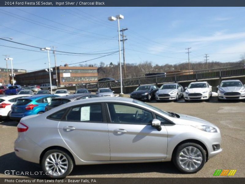 Ingot Silver / Charcoal Black 2014 Ford Fiesta SE Sedan