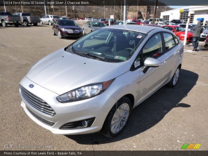 Ingot Silver / Charcoal Black 2014 Ford Fiesta SE Sedan