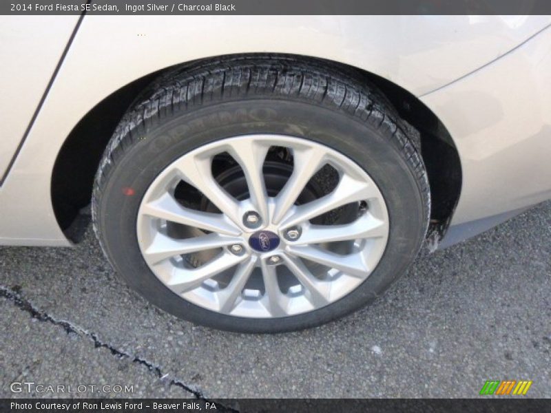 Ingot Silver / Charcoal Black 2014 Ford Fiesta SE Sedan