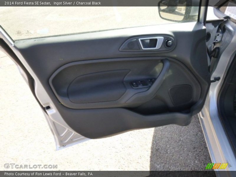 Ingot Silver / Charcoal Black 2014 Ford Fiesta SE Sedan