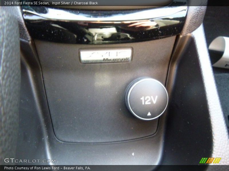 Ingot Silver / Charcoal Black 2014 Ford Fiesta SE Sedan