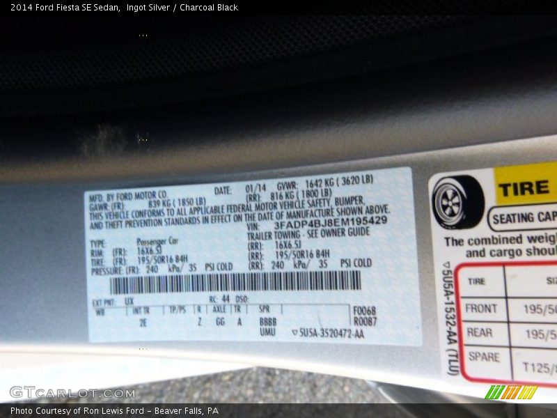 Ingot Silver / Charcoal Black 2014 Ford Fiesta SE Sedan