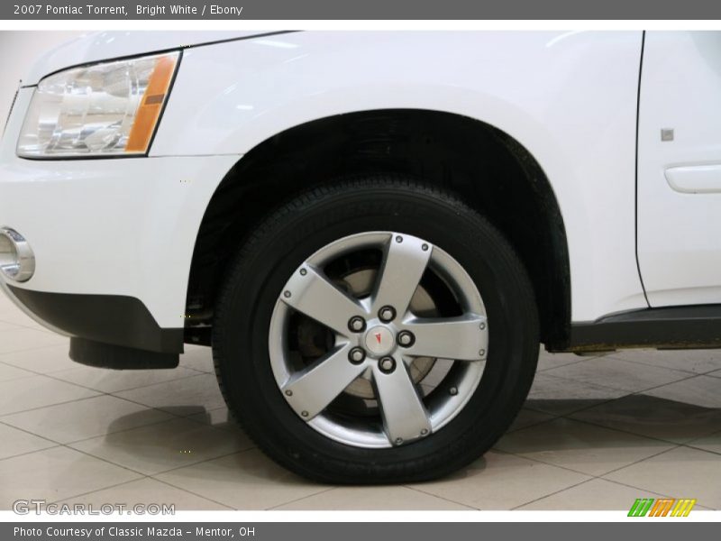 Bright White / Ebony 2007 Pontiac Torrent