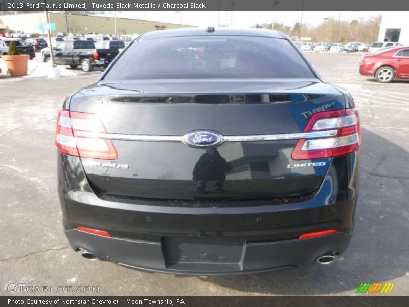Tuxedo Black Metallic / Charcoal Black 2013 Ford Taurus Limited