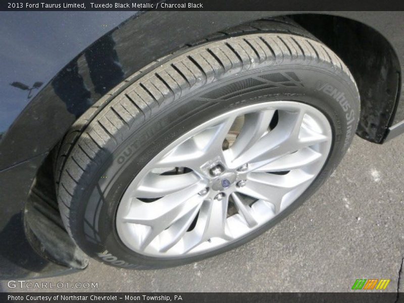Tuxedo Black Metallic / Charcoal Black 2013 Ford Taurus Limited