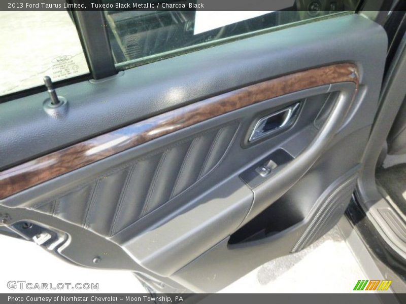 Tuxedo Black Metallic / Charcoal Black 2013 Ford Taurus Limited