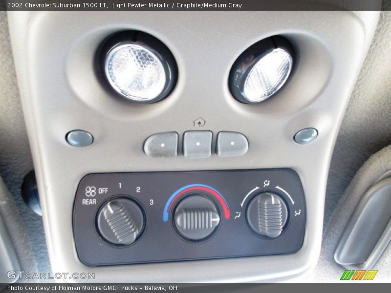Light Pewter Metallic / Graphite/Medium Gray 2002 Chevrolet Suburban 1500 LT