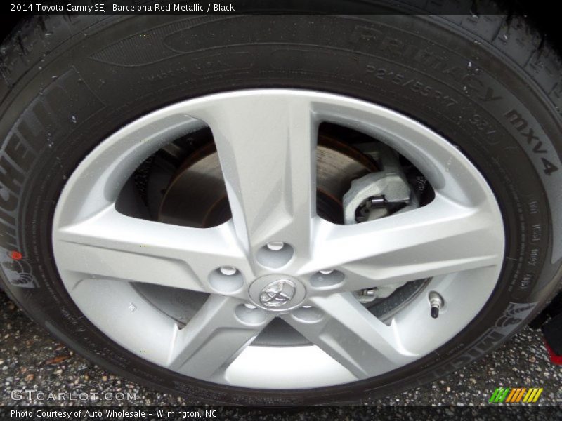 Barcelona Red Metallic / Black 2014 Toyota Camry SE