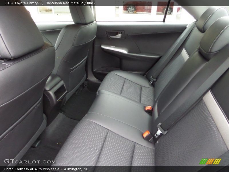 Barcelona Red Metallic / Black 2014 Toyota Camry SE