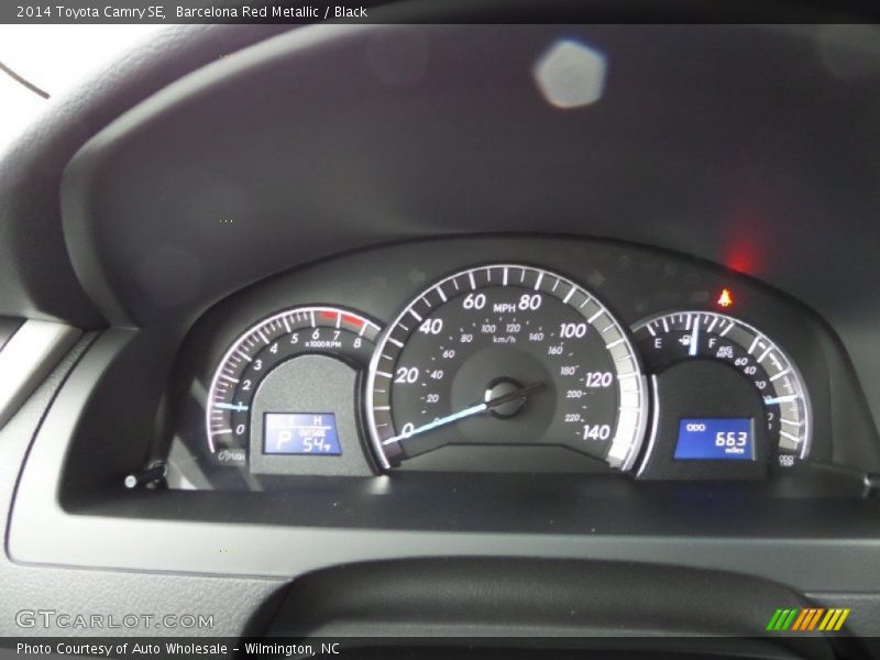 Barcelona Red Metallic / Black 2014 Toyota Camry SE