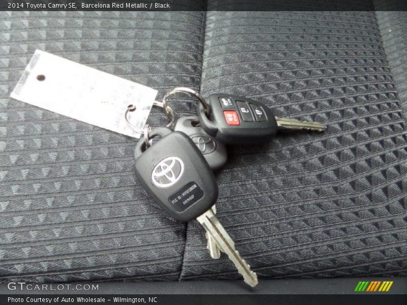 Barcelona Red Metallic / Black 2014 Toyota Camry SE