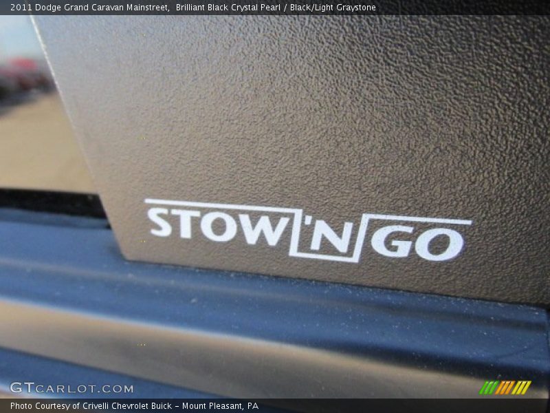 Brilliant Black Crystal Pearl / Black/Light Graystone 2011 Dodge Grand Caravan Mainstreet