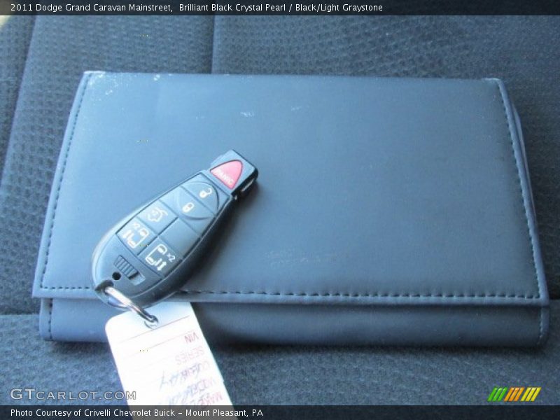 Brilliant Black Crystal Pearl / Black/Light Graystone 2011 Dodge Grand Caravan Mainstreet