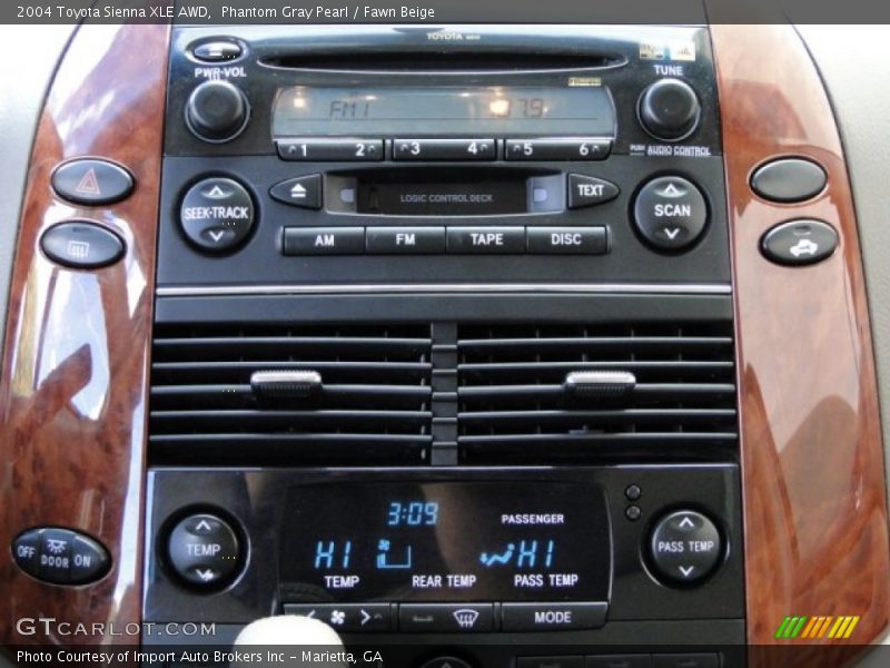 Controls of 2004 Sienna XLE AWD