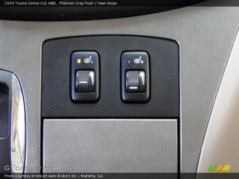 Controls of 2004 Sienna XLE AWD