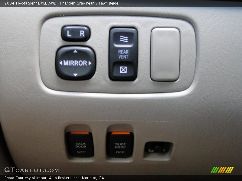 Controls of 2004 Sienna XLE AWD