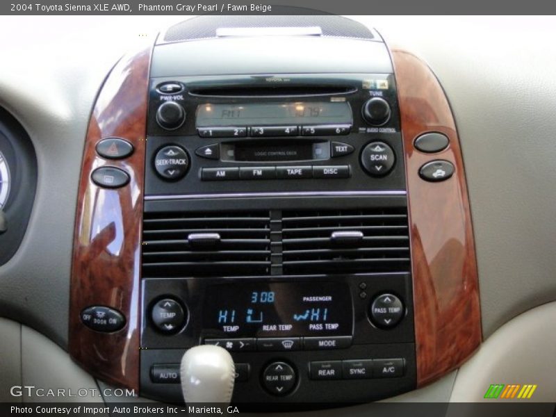 Controls of 2004 Sienna XLE AWD