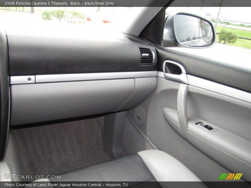 Dashboard of 2006 Cayenne S Titanium