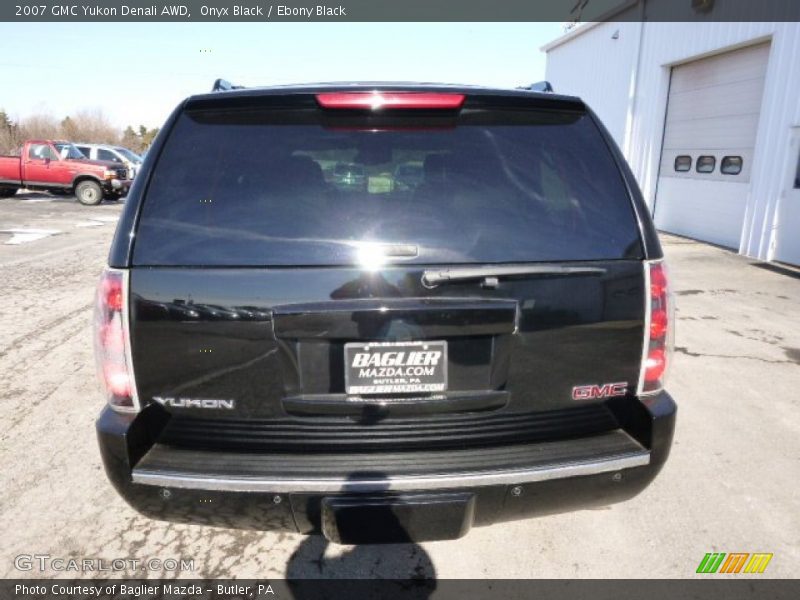 Onyx Black / Ebony Black 2007 GMC Yukon Denali AWD