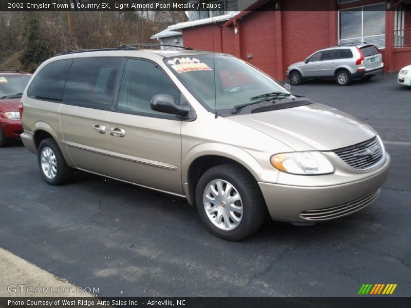 Light Almond Pearl Metallic / Taupe 2002 Chrysler Town & Country EX