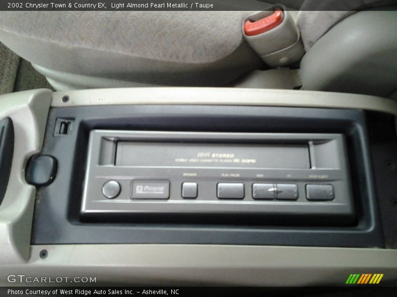 Light Almond Pearl Metallic / Taupe 2002 Chrysler Town & Country EX
