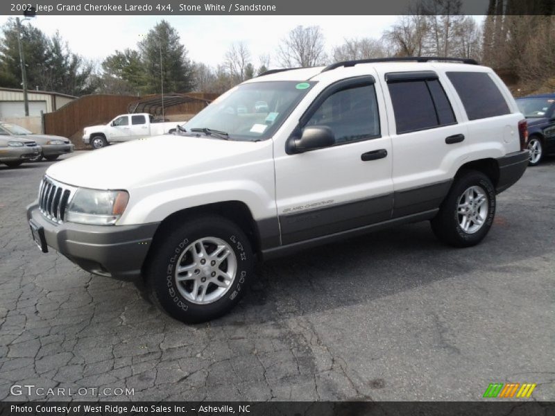 Front 3/4 View of 2002 Grand Cherokee Laredo 4x4