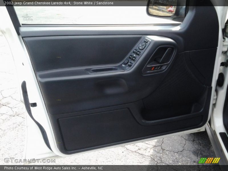 Door Panel of 2002 Grand Cherokee Laredo 4x4