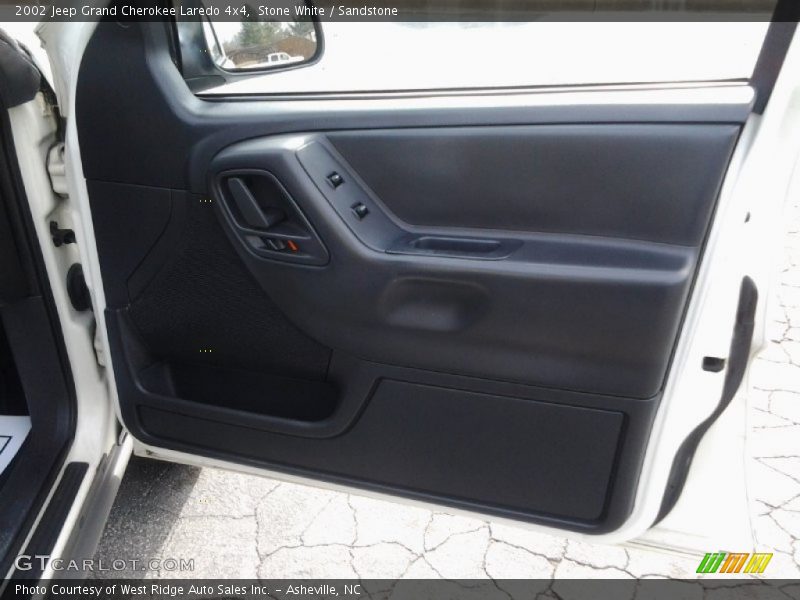 Door Panel of 2002 Grand Cherokee Laredo 4x4