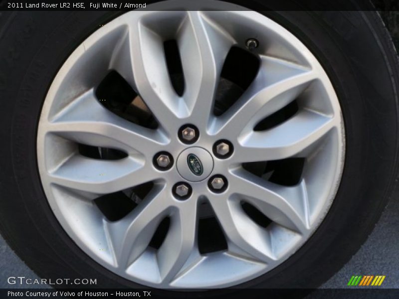 Fuji White / Almond 2011 Land Rover LR2 HSE
