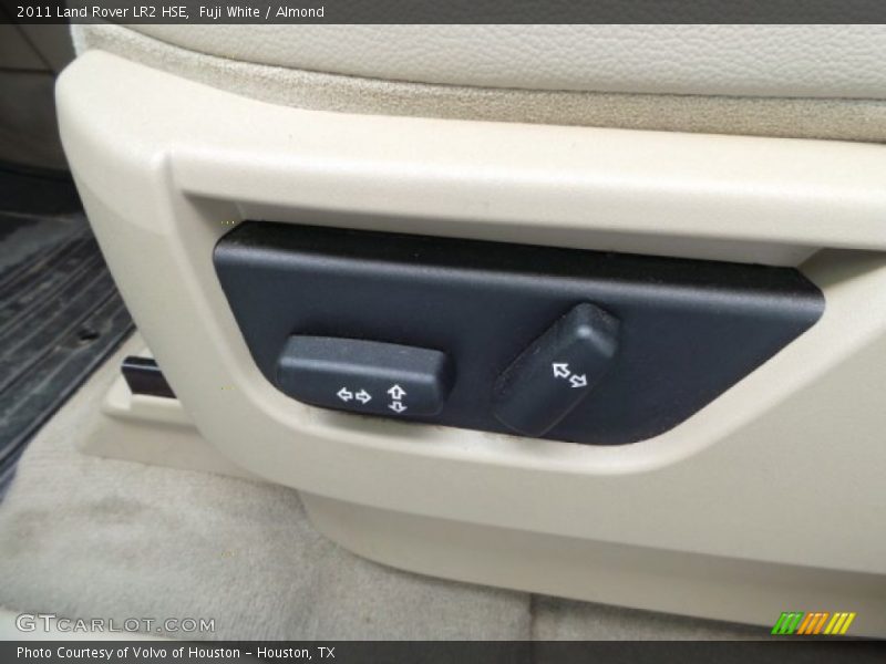 Fuji White / Almond 2011 Land Rover LR2 HSE