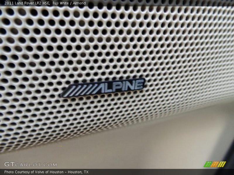 Fuji White / Almond 2011 Land Rover LR2 HSE