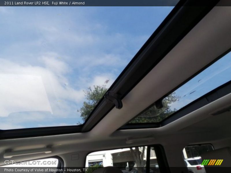 Fuji White / Almond 2011 Land Rover LR2 HSE