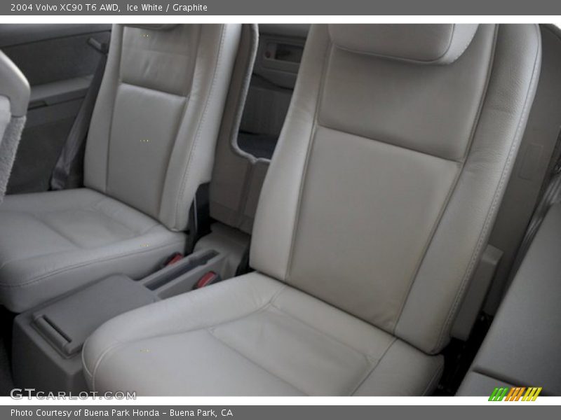 Ice White / Graphite 2004 Volvo XC90 T6 AWD