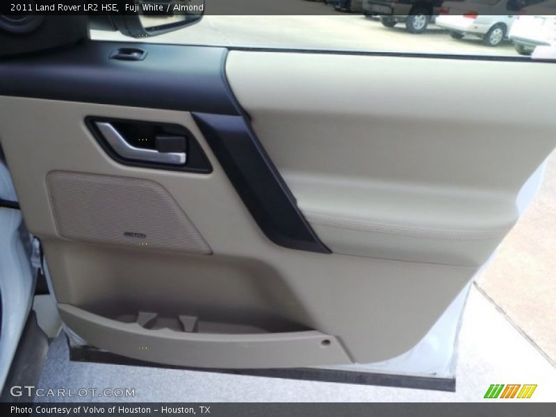 Fuji White / Almond 2011 Land Rover LR2 HSE