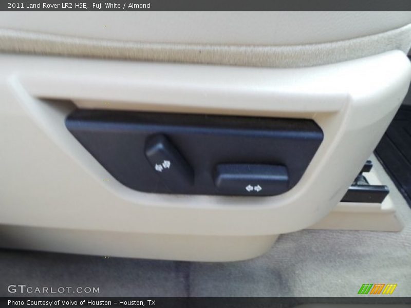 Fuji White / Almond 2011 Land Rover LR2 HSE